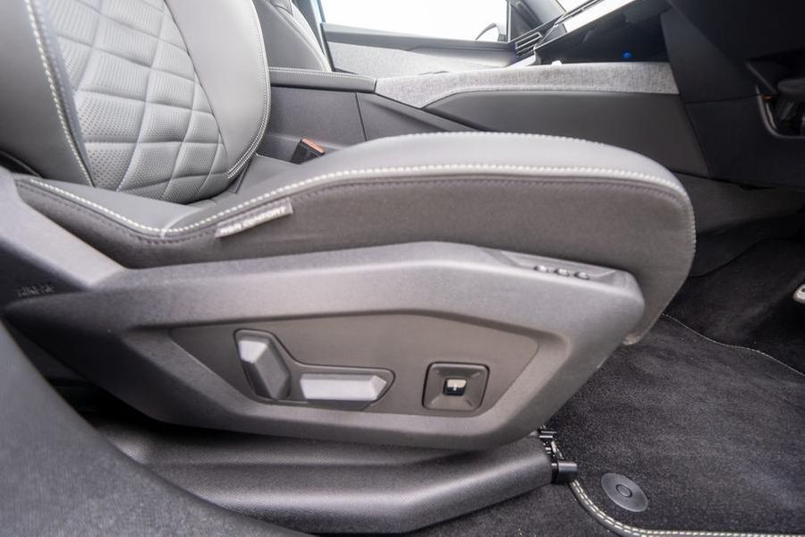 2024 Peugeot 3008 GT Premium Hybrid Auto MY25 Photo 17