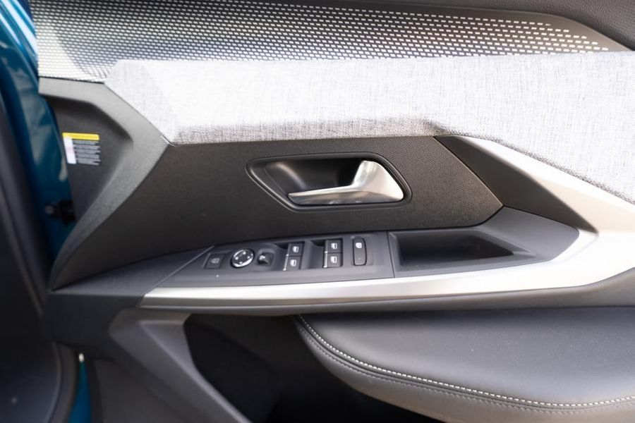 2025 Peugeot 5008 GT Premium Hybrid Auto MY25 Photo 17