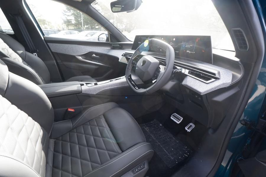 2025 Peugeot 5008 GT Premium Hybrid Auto MY25 Photo 14