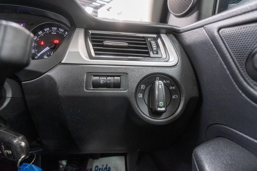 2015 SKODA Rapid Auto MY16 Photo 28