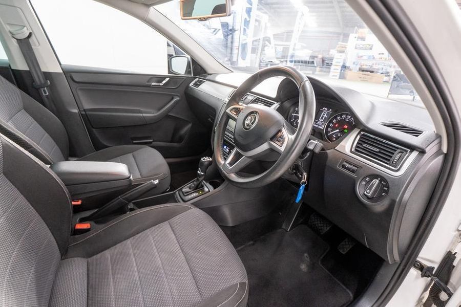 2015 SKODA Rapid Auto MY16 Photo 12