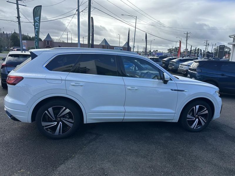 2022 Volkswagen Touareg 210TDI R-Line CR Auto 4MOTION MY23 Photo 9