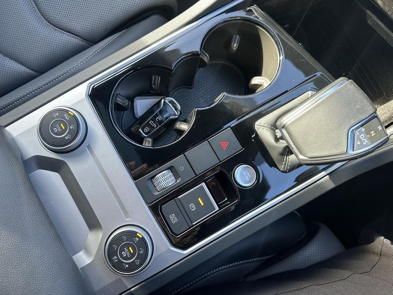 2022 Volkswagen Touareg 210TDI R-Line CR Auto 4MOTION MY23 Photo 24