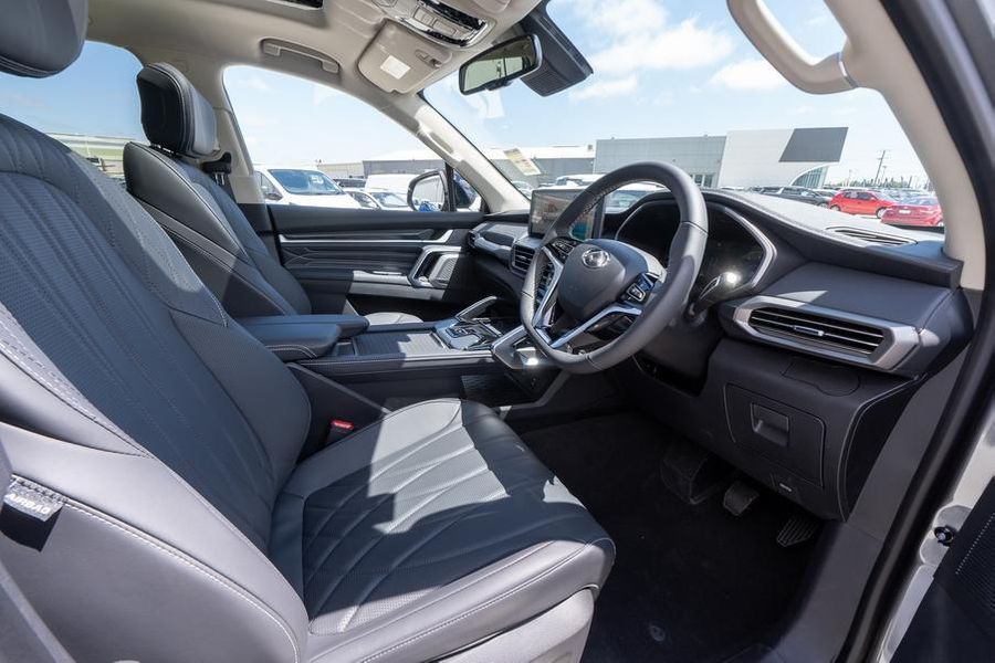 2025 LDV D90 Executive Auto 4x4 MY25 Photo 13