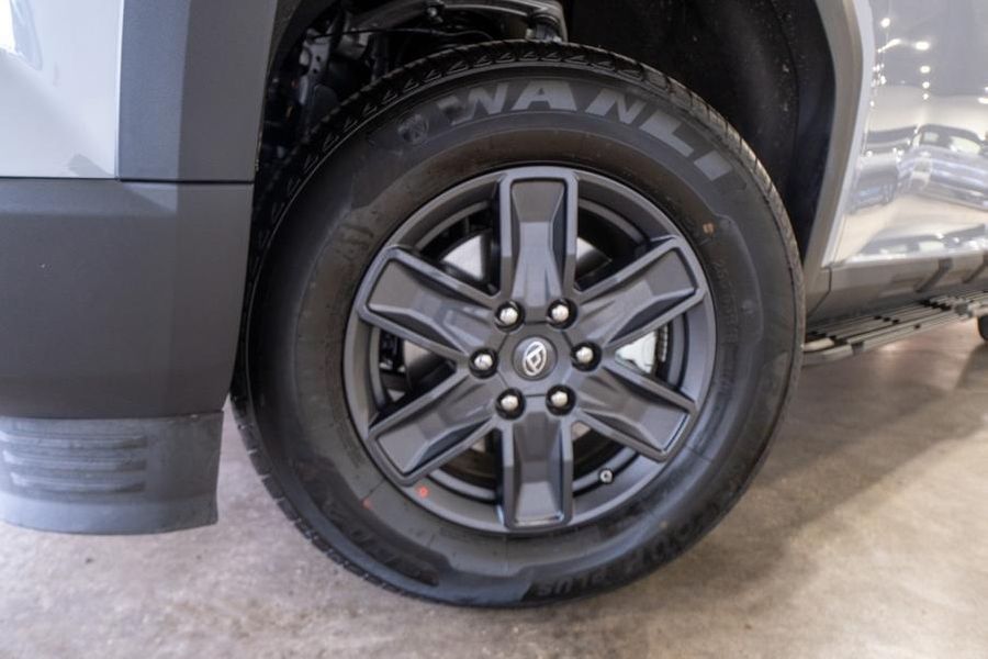 2025 LDV Terron 9 Origin Auto AWD Dual Cab Photo 4