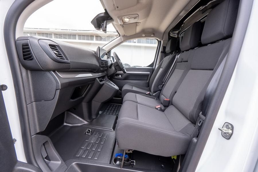 2025 Peugeot Expert Premium SWB Auto Photo 18