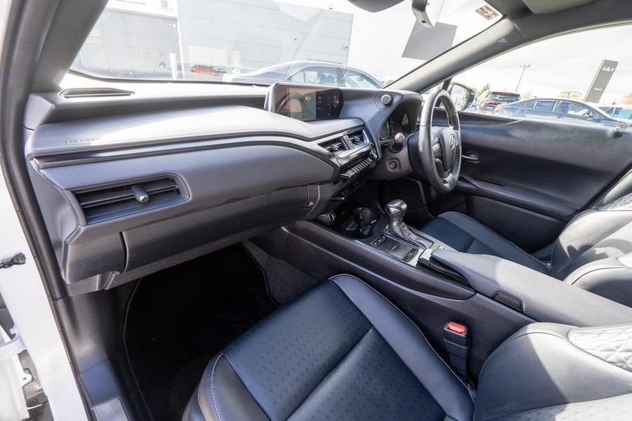 2019 Lexus UX UX200 Luxury Auto 2WD Photo 24