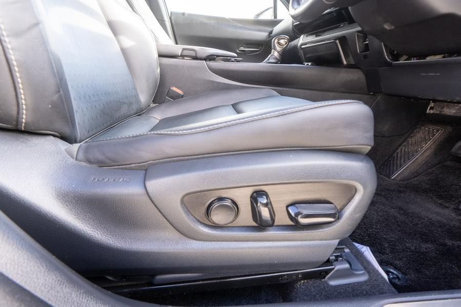 2019 Lexus UX UX200 Luxury Auto 2WD Photo 15