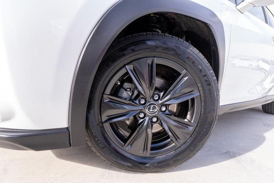 2019 Lexus UX UX200 Luxury Auto 2WD Photo 4