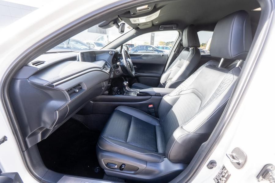 2019 Lexus UX UX200 Luxury Auto 2WD Photo 23