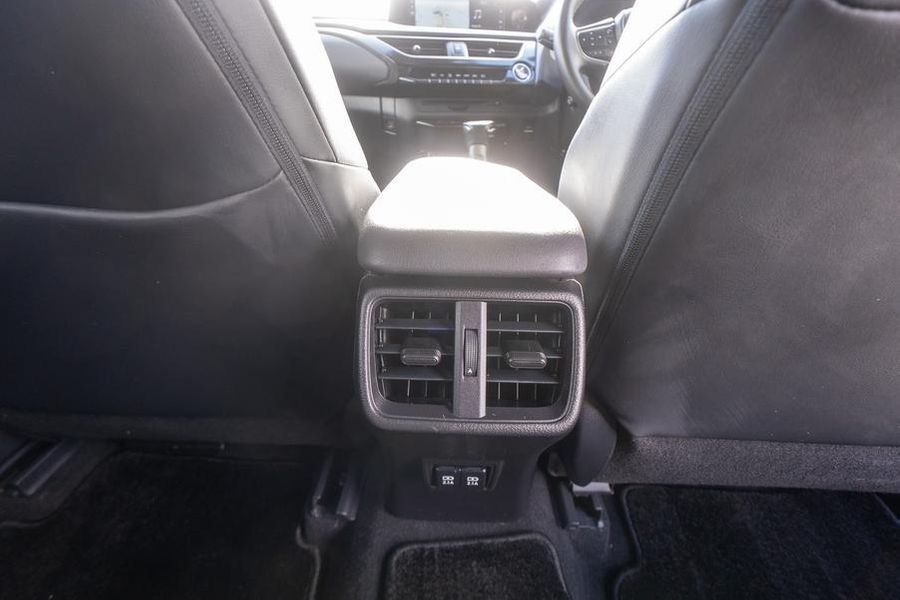 2019 Lexus UX UX200 Luxury Auto 2WD Photo 18