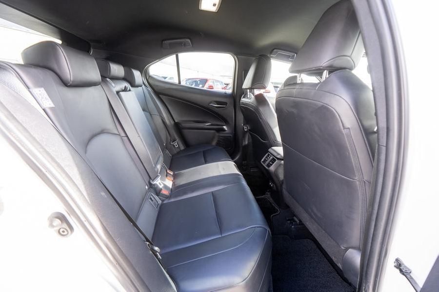 2019 Lexus UX UX200 Luxury Auto 2WD Photo 17