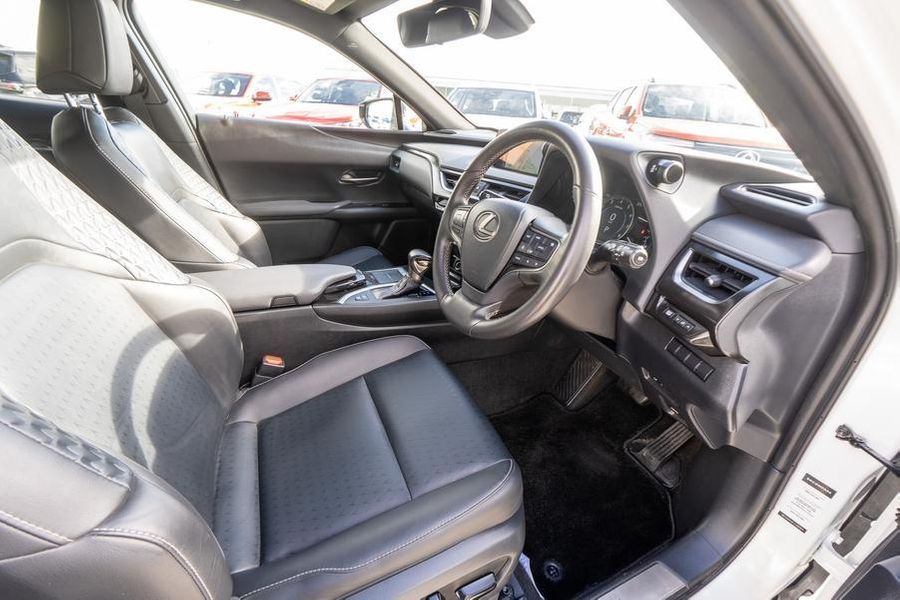 2019 Lexus UX UX200 Luxury Auto 2WD Photo 13