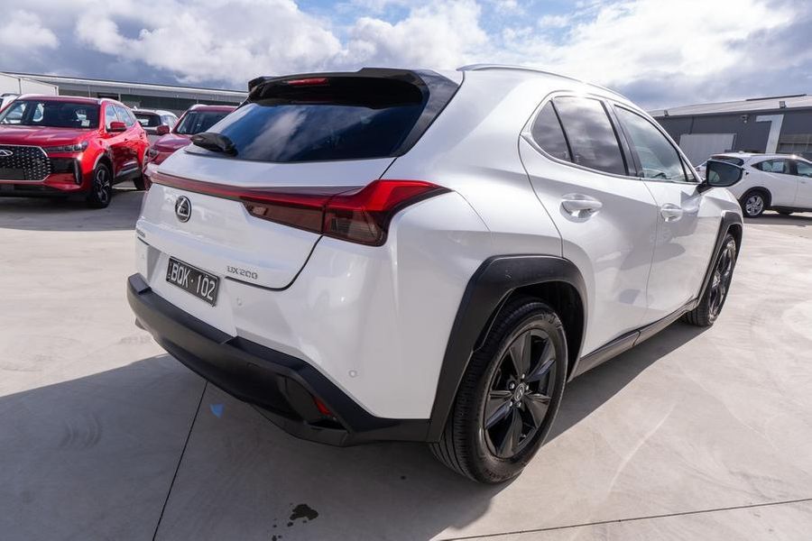 2019 Lexus UX UX200 Luxury Auto 2WD Photo 6