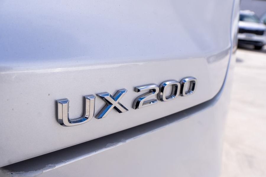 2019 Lexus UX UX200 Luxury Auto 2WD Photo 12
