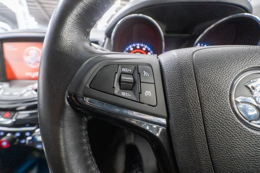 2015 Holden Commodore SV6 VF Auto MY15 Photo 23