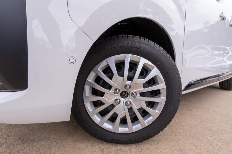 2025 Peugeot Expert Premium Long Auto Photo 4
