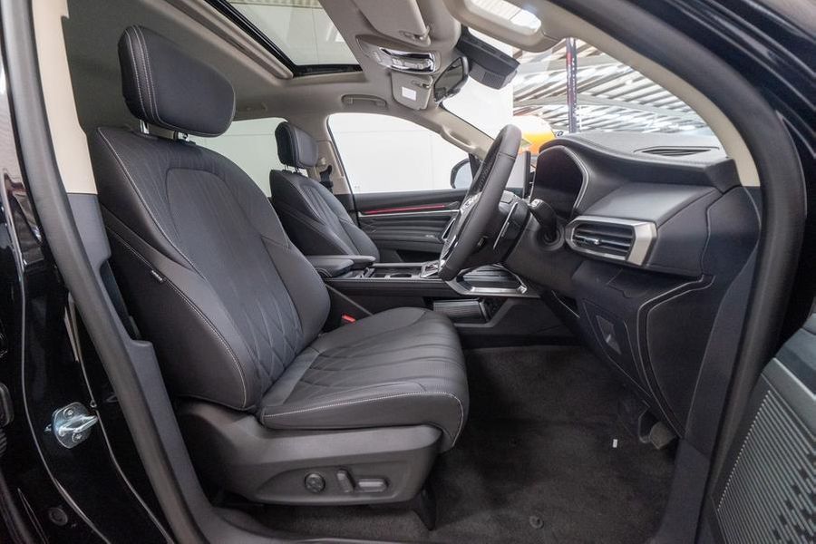 2025 LDV D90 Executive Auto 4x4 MY25 Photo 14