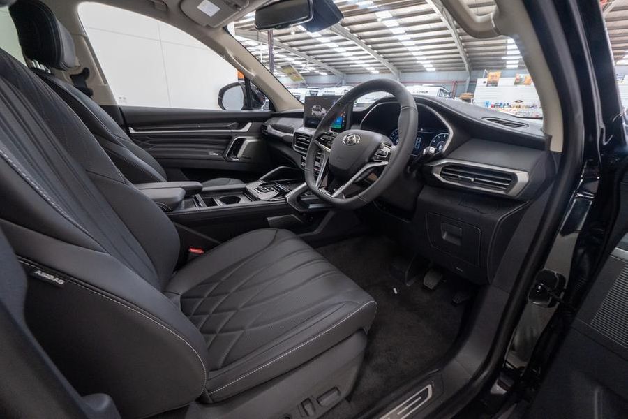 2025 LDV D90 Executive Auto 4x4 MY25 Photo 13